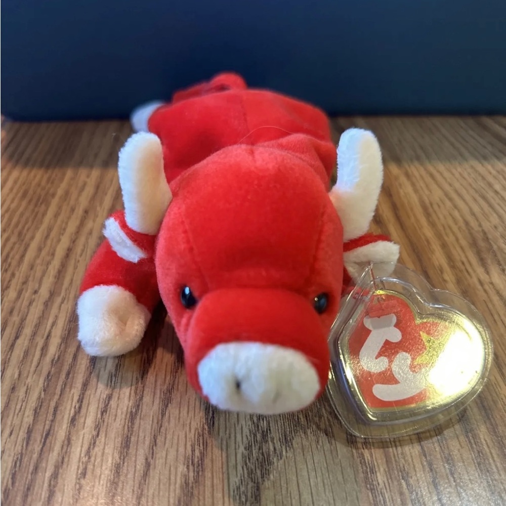 New MWMT  TY beanie babies Snort the Bull 1995 . Smoke & Fur Free. Mint